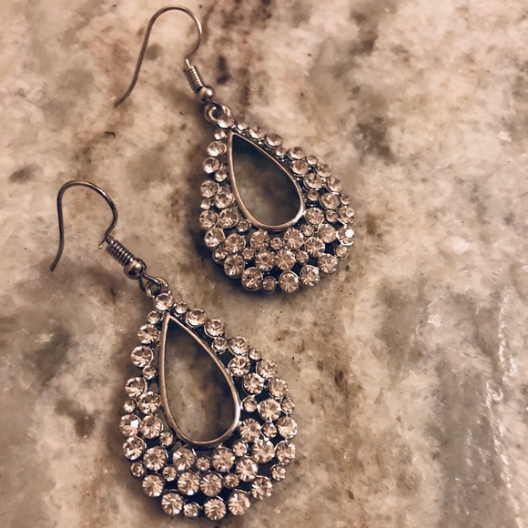paparazzi Jewelry - Paparazzi sparkly teardrop earrings